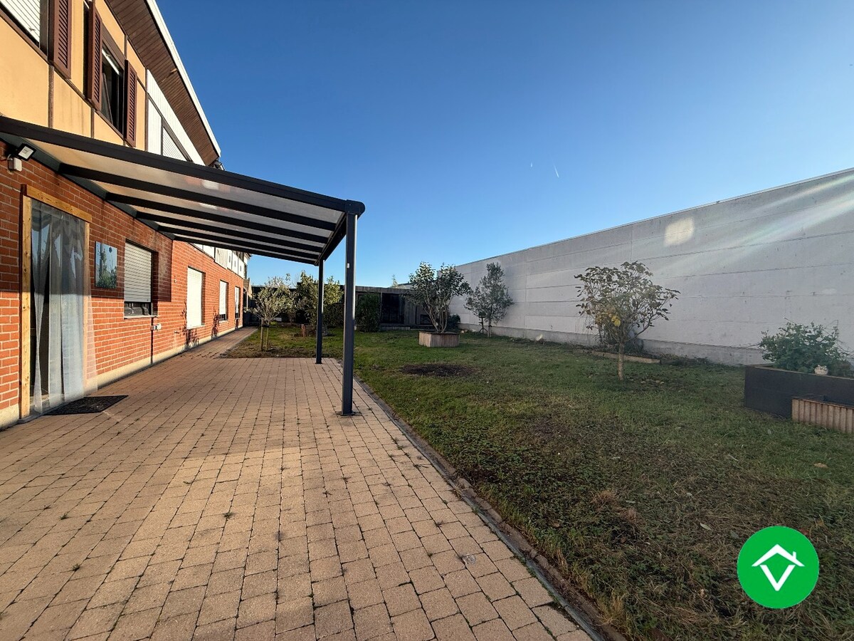 Gelijkvloerse woning met 3 slaapkamers, dubbele garage en tuin 