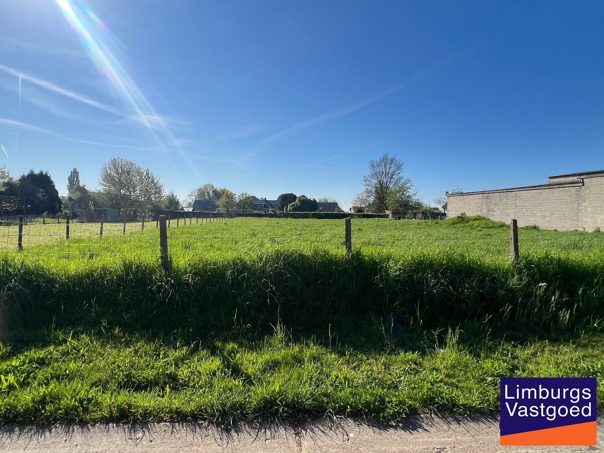 Grond in woongebied voor open bebouwing, 14a14ca, in Herderen 