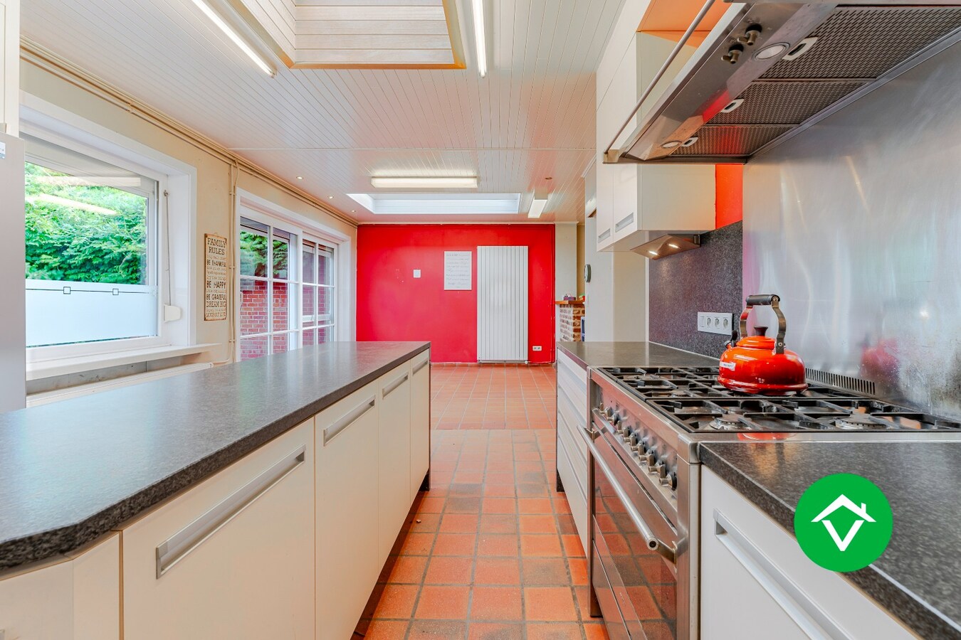 Ruime halfopen bebouwing met 4 slaapkamers en ruime tuin! 