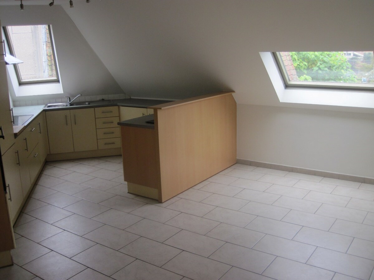 Bijzonder ruim appartement in hartje Kruishoutem. 