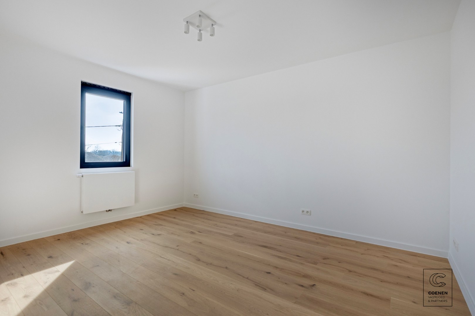 Prachtig gerenoveerde woning met 4 slpk, 2 badkamer en riante tuin op een toplocatie te Rijmenam! 