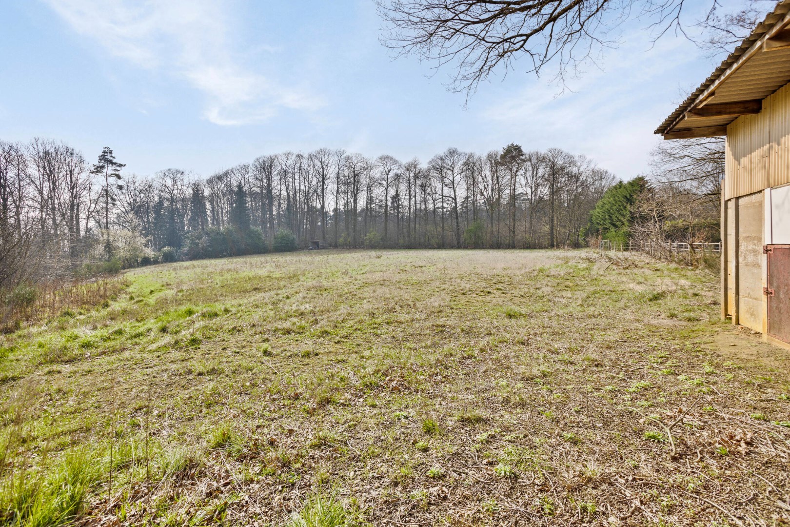 Uniek project: te renoveren woning op een perceel van bijna 1 hectare in Kessel-Lo. 