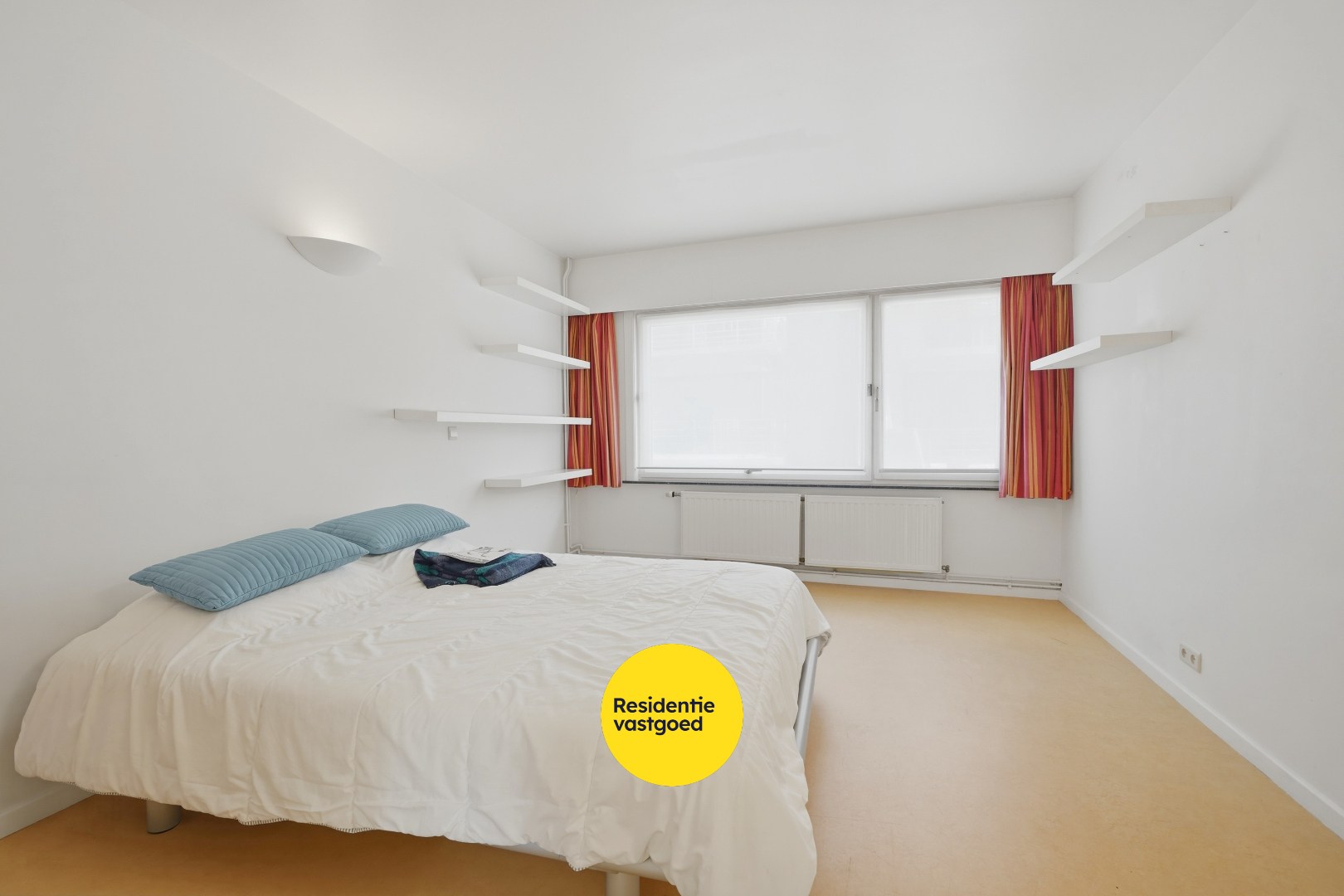 Multifunctionele woning met handelsruimte in hartje Veurne. 