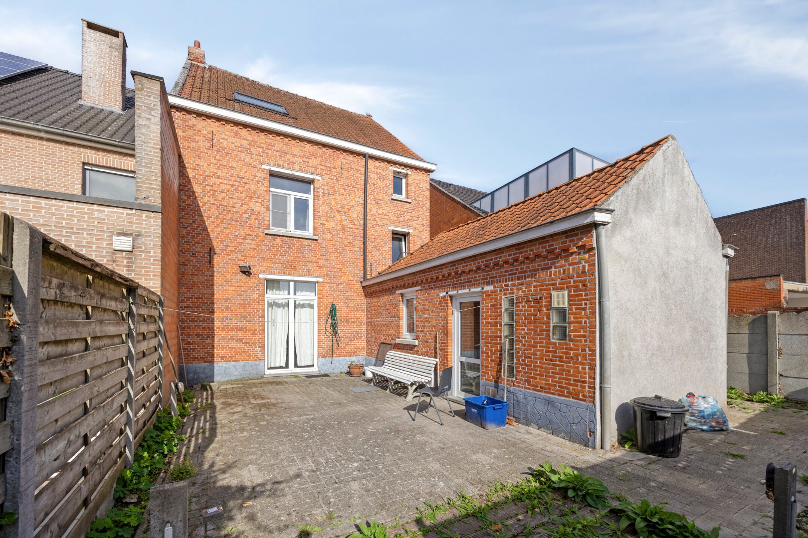 Te renoveren woning met 4 slpk. en garage in centrum van Mol 