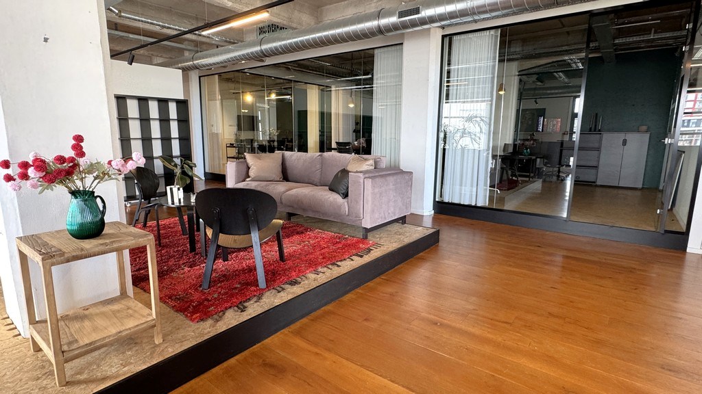 Loftkantoren te huur in Handelsdokcenter bij Gent-Dampoort