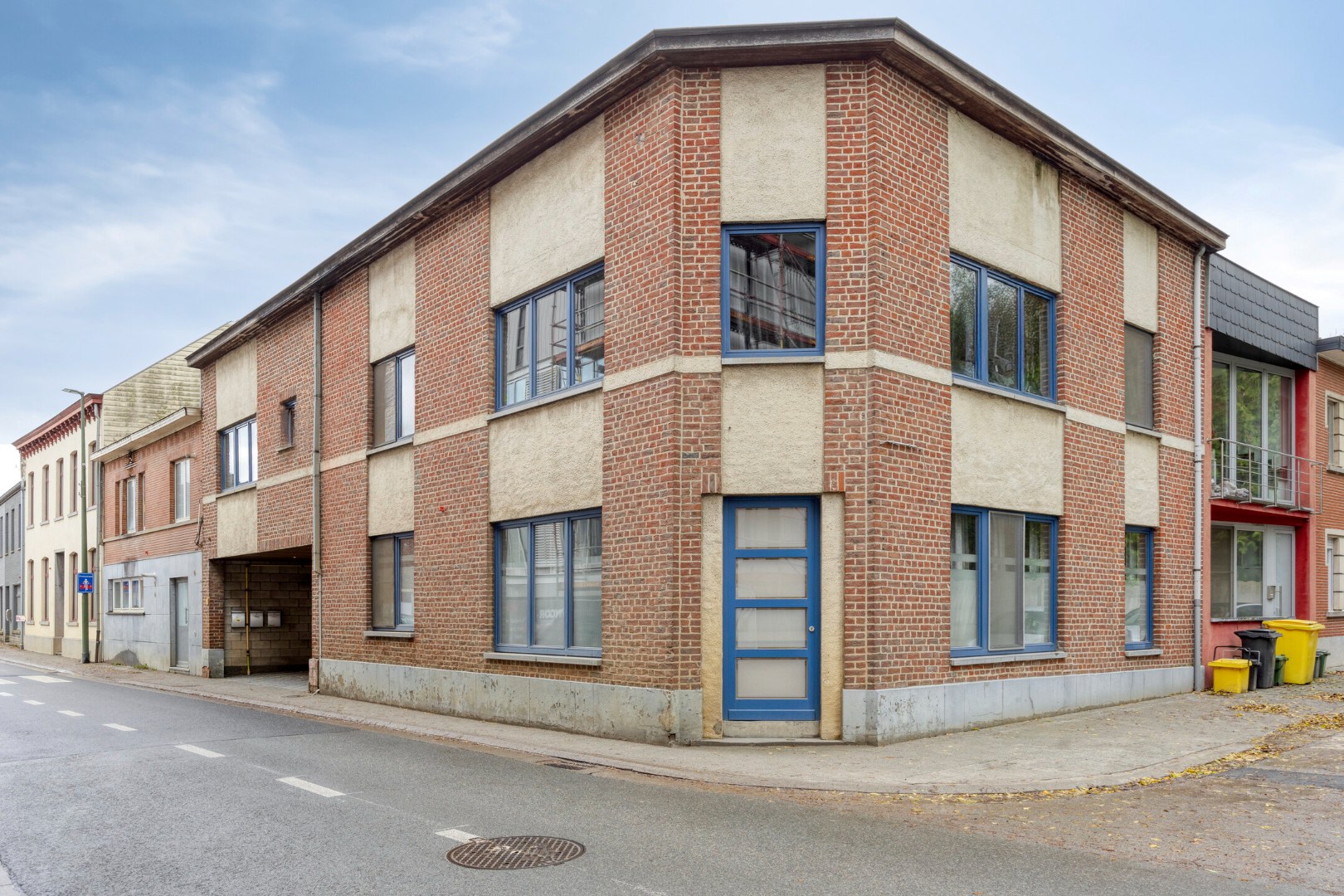 Appartement met 3 slaapkamers, autostaanplaats en terras in het centrum van Lubbeek – EPC 220 kWh/m² - bewoonbare opp. 182 m² 
