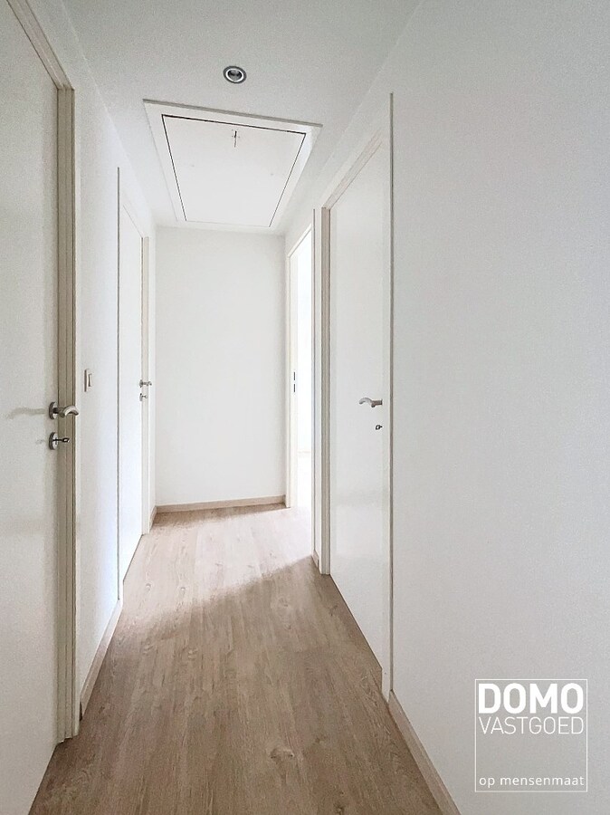 VOLLEDIG GERENOVEERDE WONING MET TUIN EN 3 SLAAPKAMERS RUSTIG GELEGEN TE KERMT 