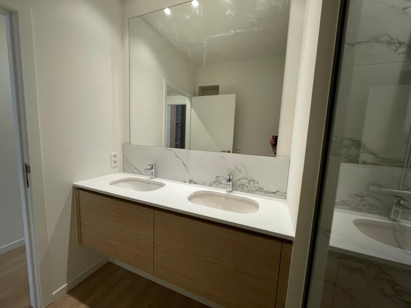 Prachtig gelijkvloers appartement met 3 slaapkamers en terras, midden in het centrum! 