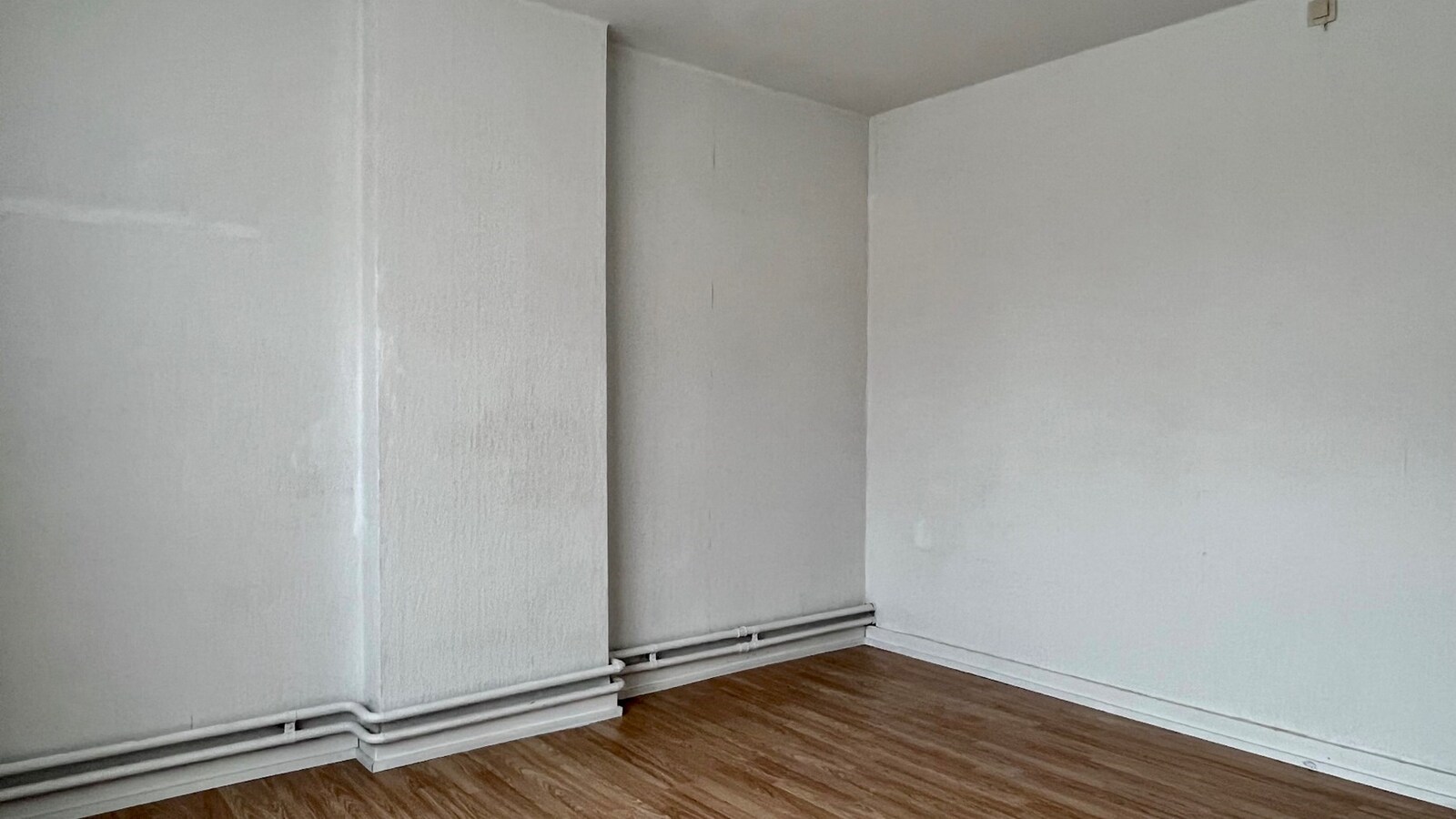 Gerenoveerde woning met prachtige tuin, gelegen in het centrum van kermt. 