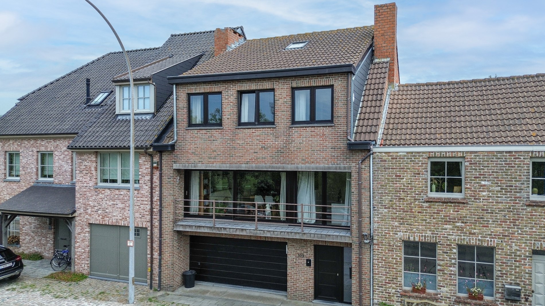 Ruime bel-etagewoning met tuin en bijgebouw, vlakbij centrum De Haan 