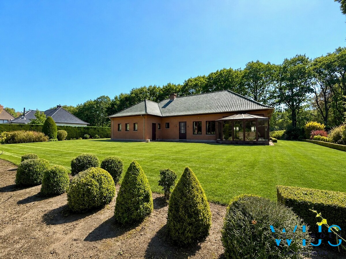Zeer ruim woonhuis op een prachtig perceel van 1.955 m² in Lembeke 