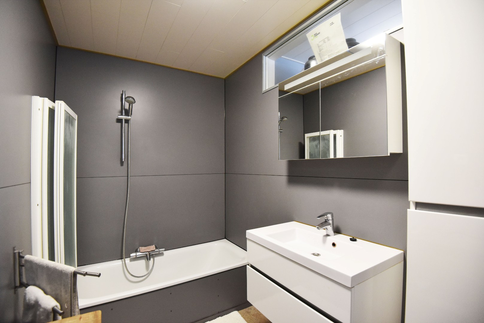 Ruim appartement, 2 slpks en terras te Eeklo 