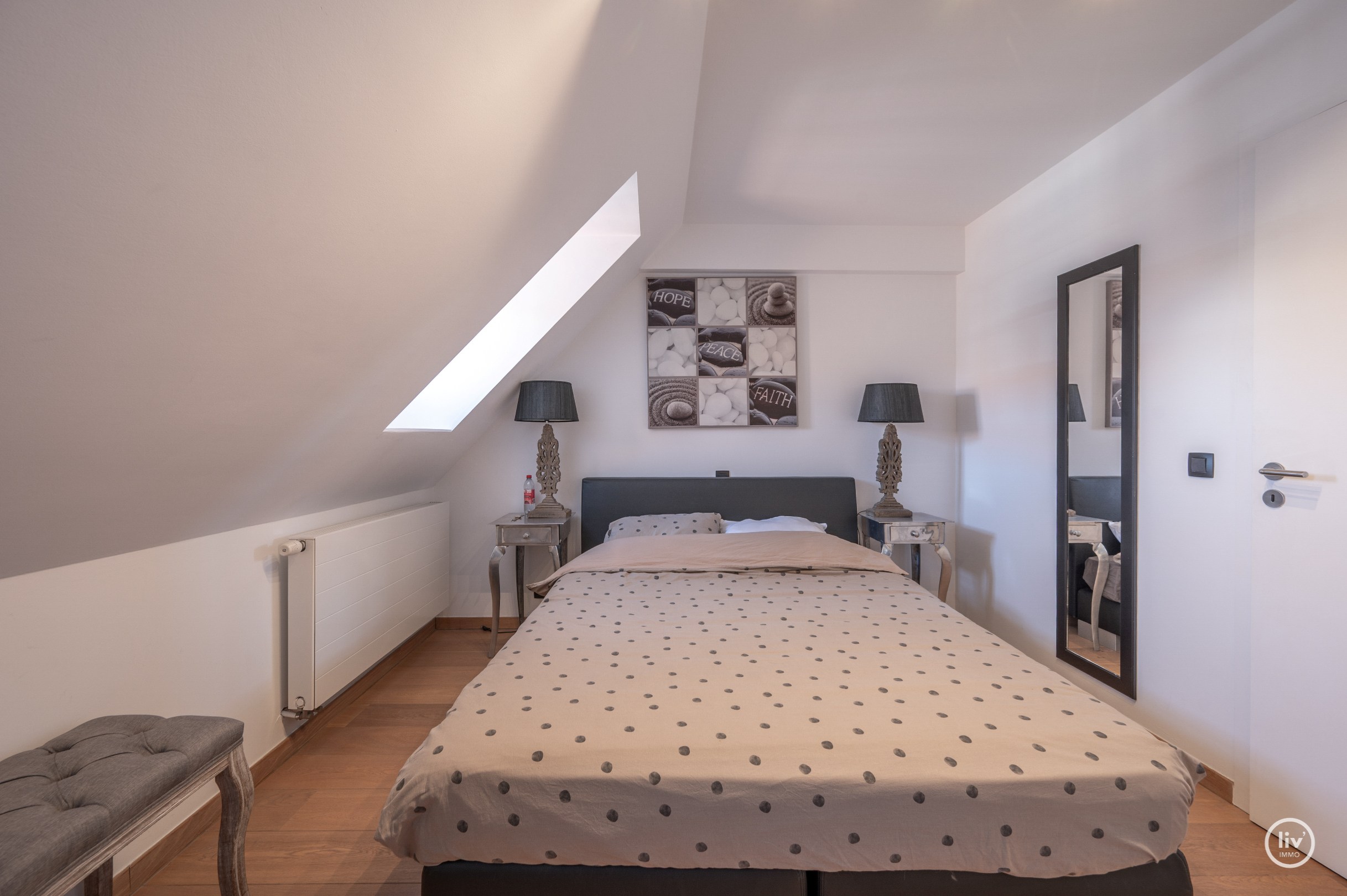 Superbe appartement en duplex de charme dans un emplacement de premier choix sur l'avenue Bayaux à Knokke. 