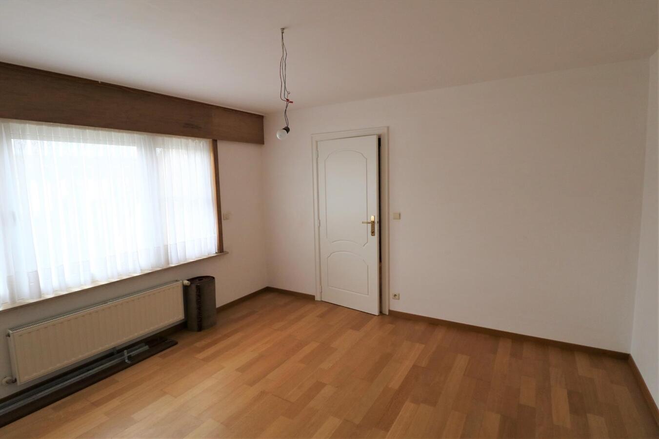 Recente woning met 5 slaapkamers op 698m²  te Alveringem 