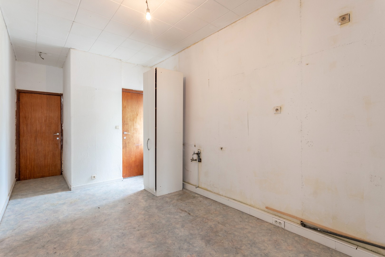 Handelsruimte met woonst op een gunstige ligging 