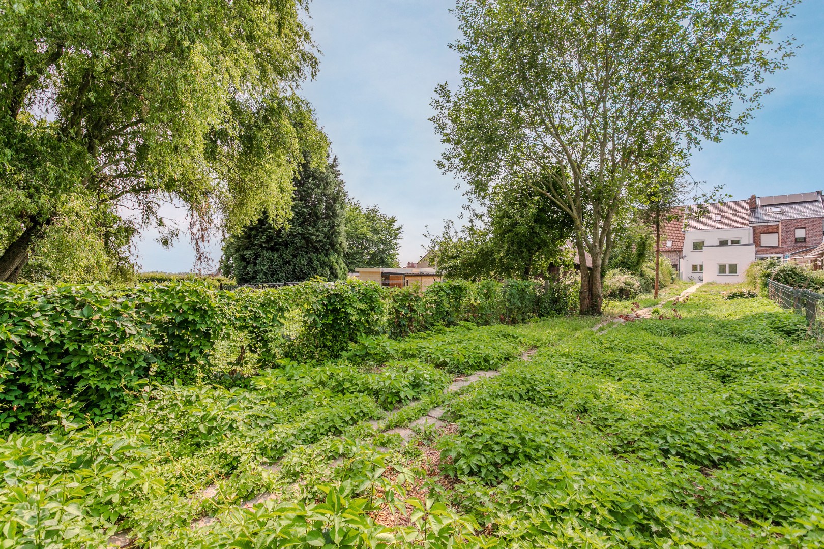 Gerenoveerde woning (EPC B) met 3 slpks (5 mogelijk) garage en tuin in een rustige straat te Lembeek 