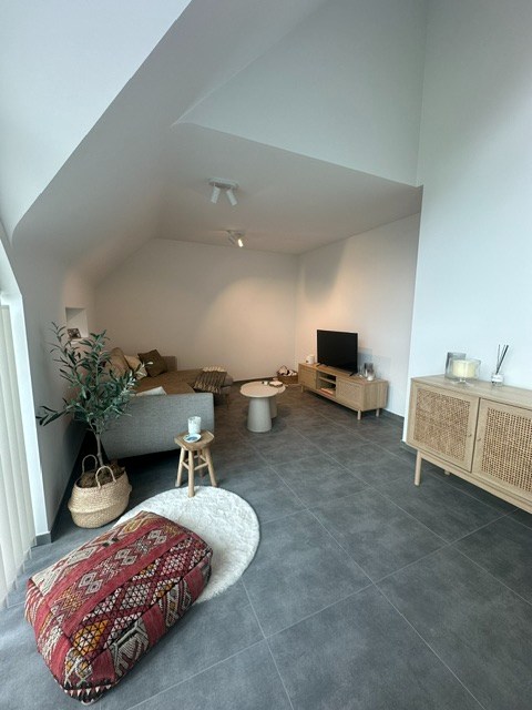 Recent en energiezuinig appartement met 2 slpk. en groot terras in Geel-centrum 