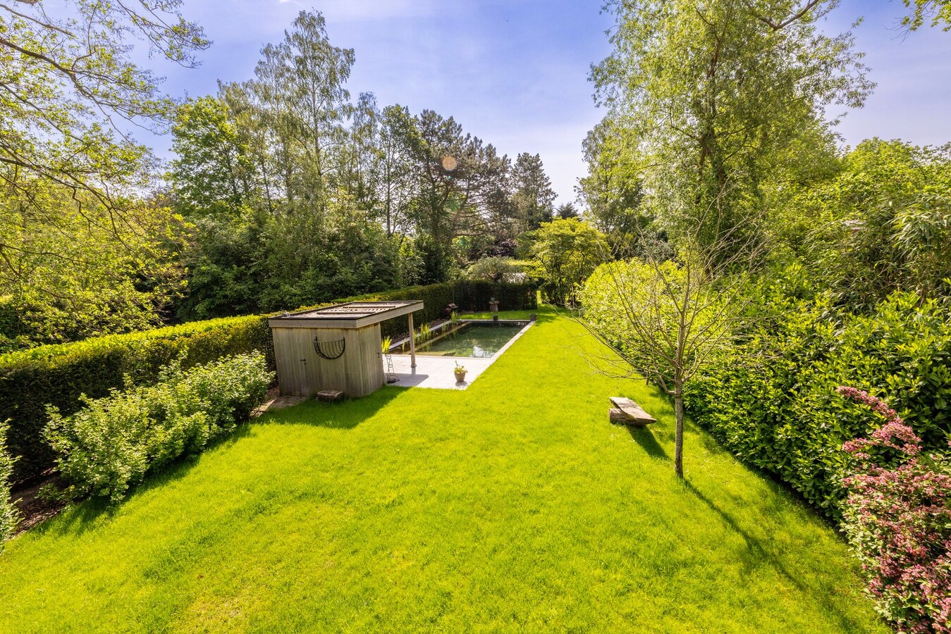 Ruim en charmant landhuis met 4 slpks en prachtige tuin 