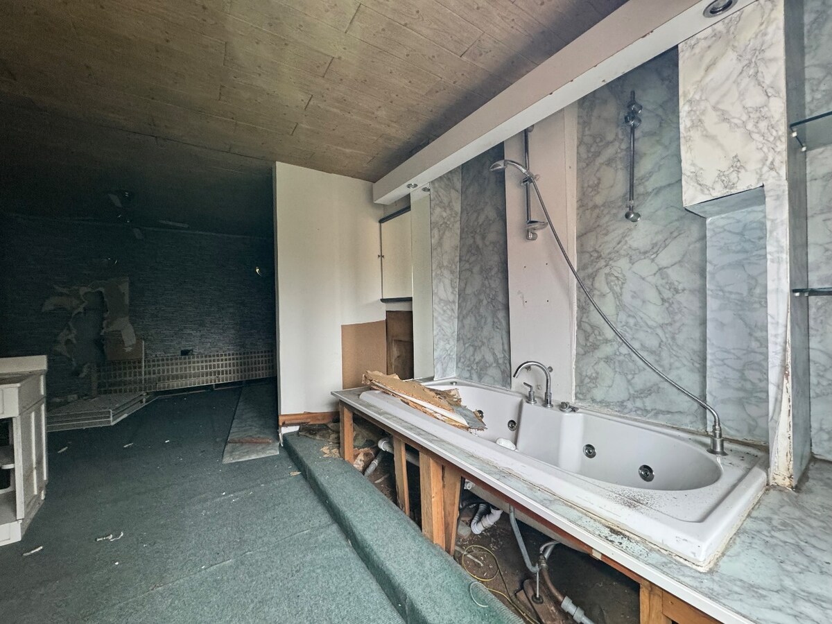 Te renoveren handelshuis te Eernegem 