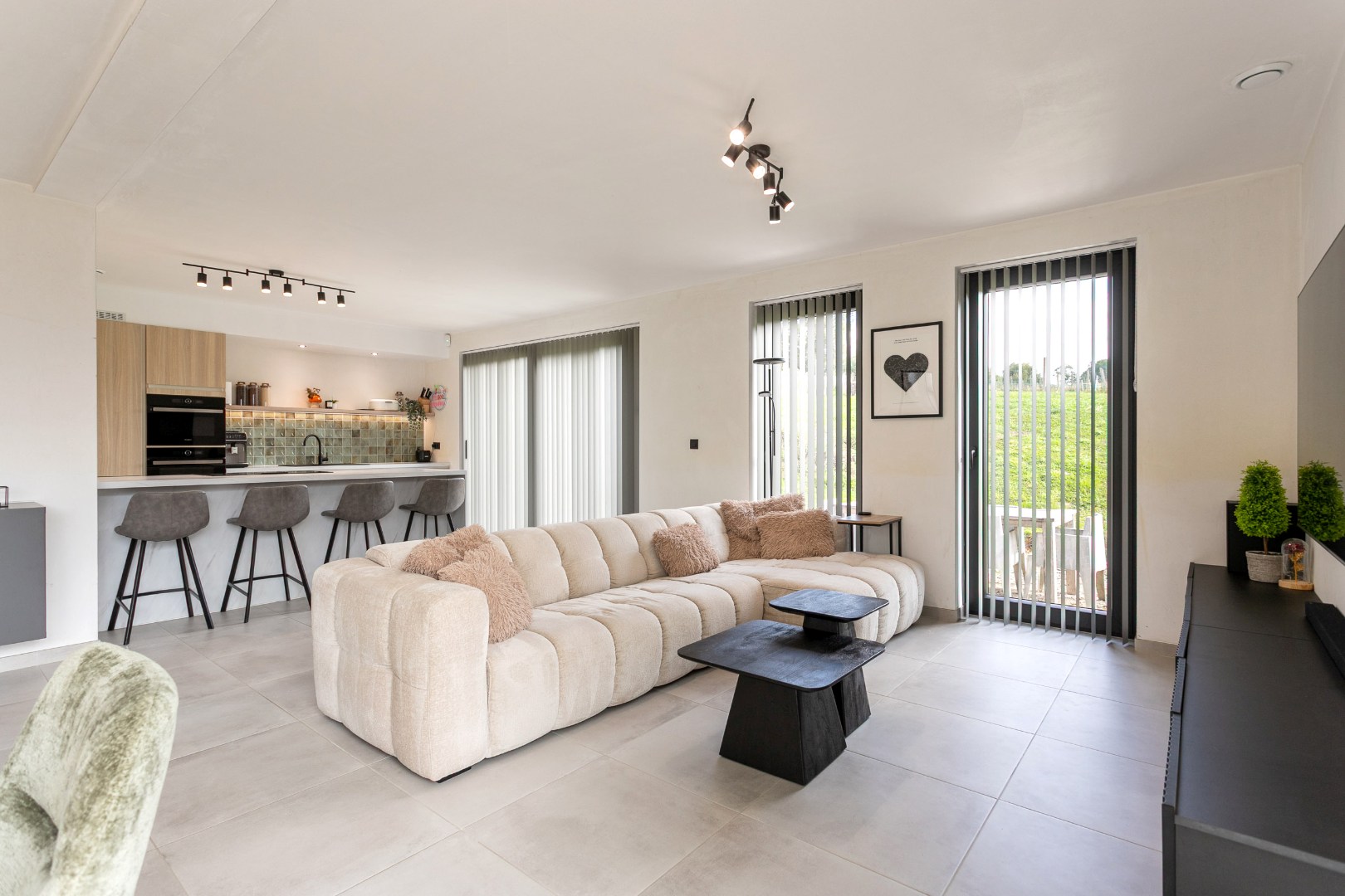 Recente woning (EPC A) met 3 slpks, garage en tuin op 7are 