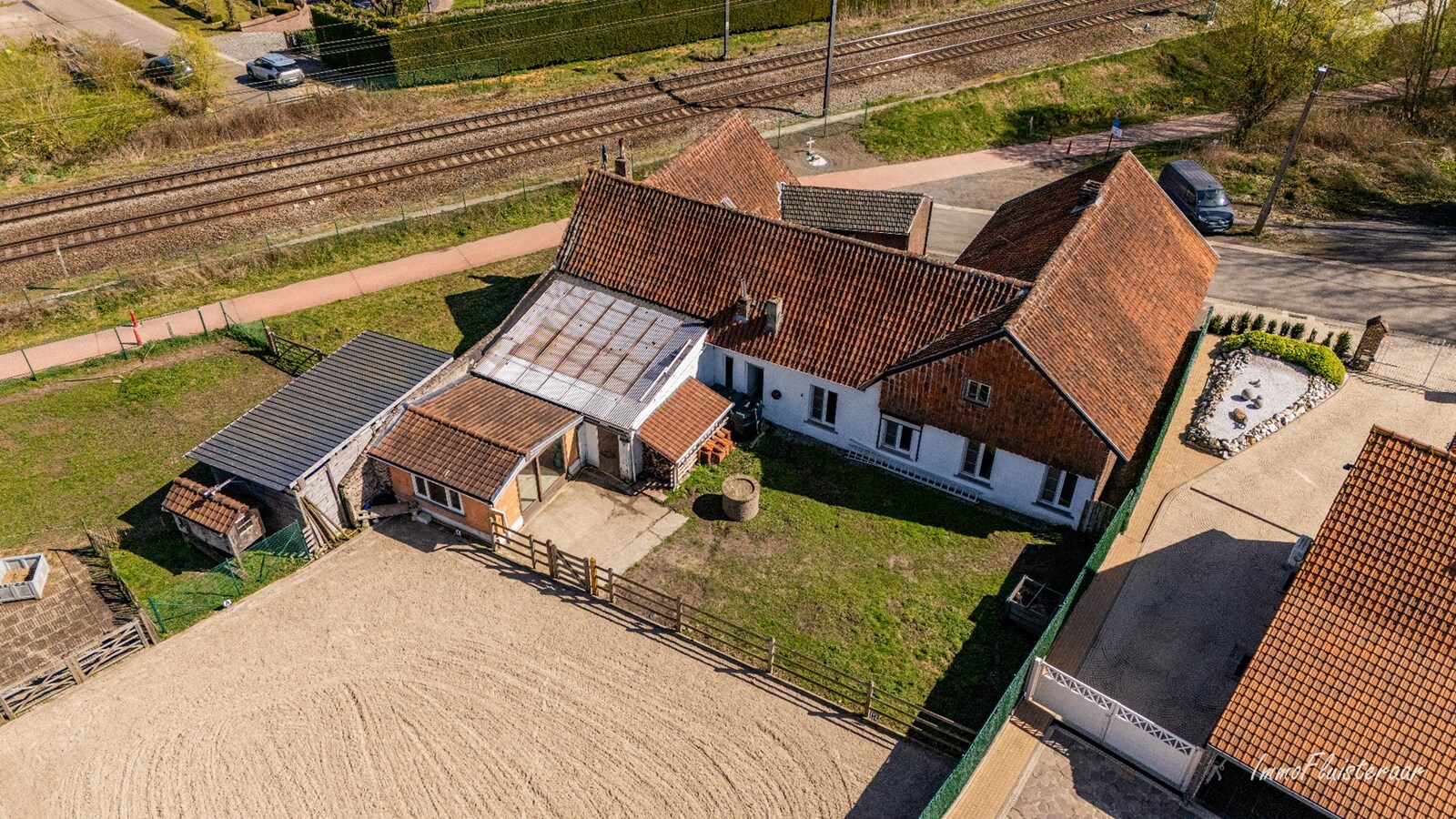Charmante boerderij met piste en weides op ca. 59 are te Hoeselt 