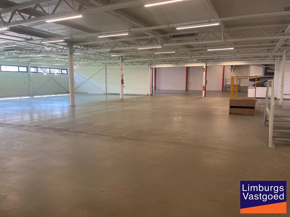 Industriële multifunctionele bedrijfsruimte van 1500m² in Hasselt met 2080 m² perceeloppervlakte en 50.00 parkeerplaatsen 