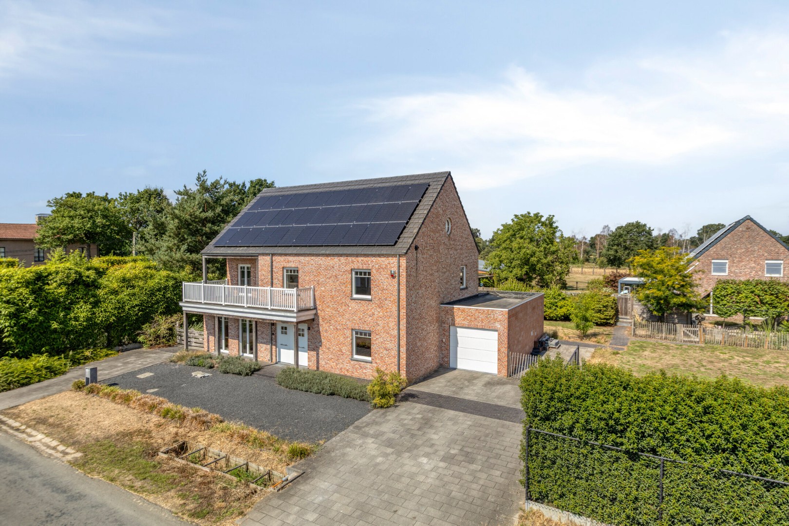 Exclusieve en energiezuinige villa met 5 slpk. in Geel 