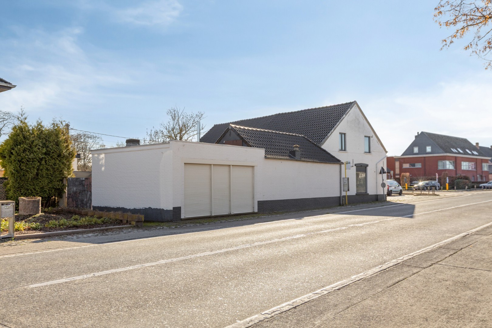 Ruime gezinswoning met 3 slpk. en ruimte voor bijberoep in Mol-Sluis 
