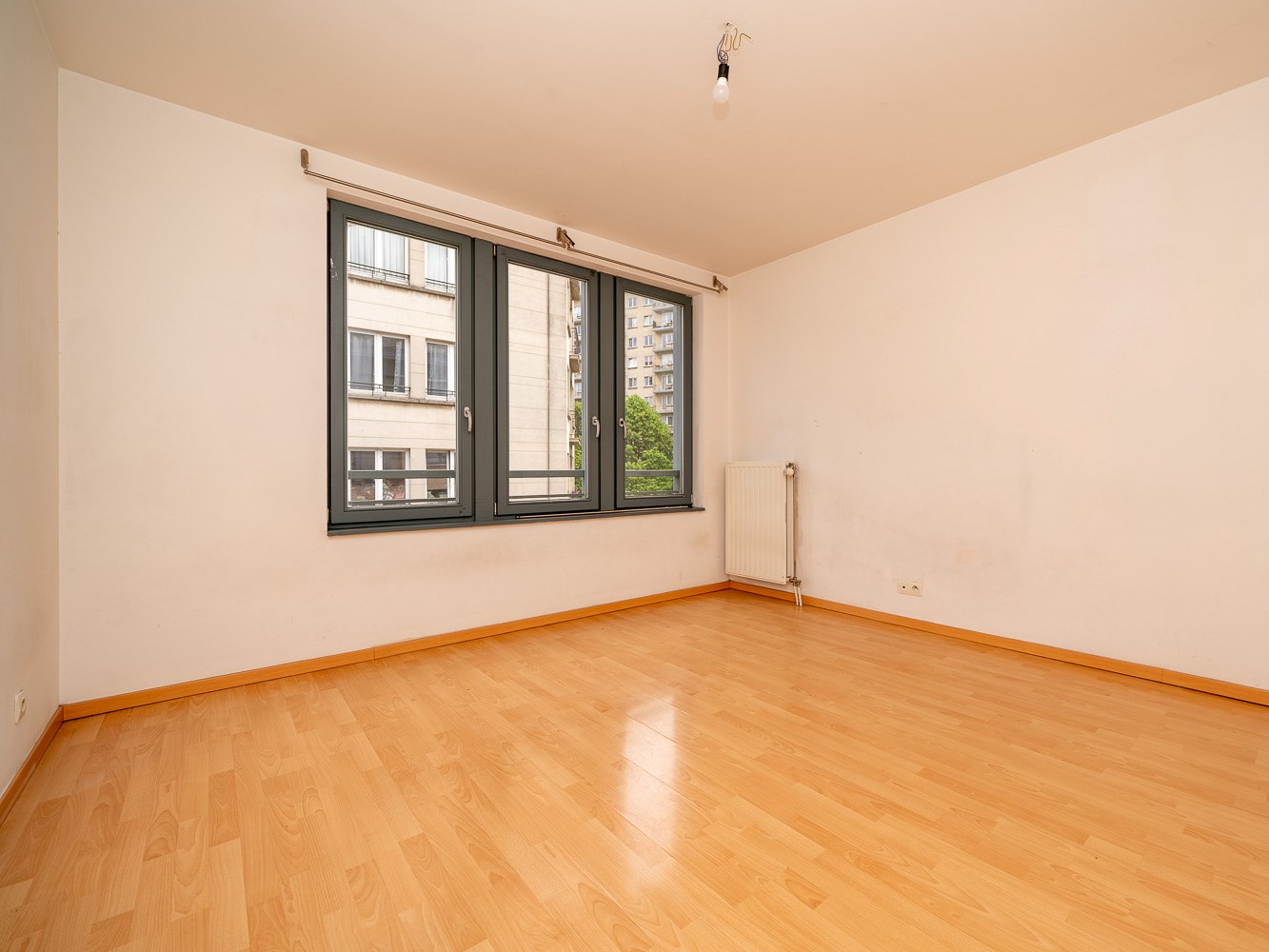 Recent 2-slaapkamer appartement met kelder 