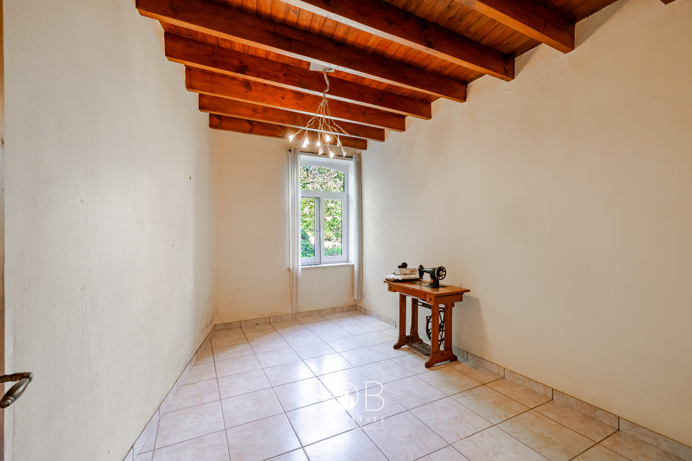 Authentieke hoeve met achterliggend groen op 5.192m² 