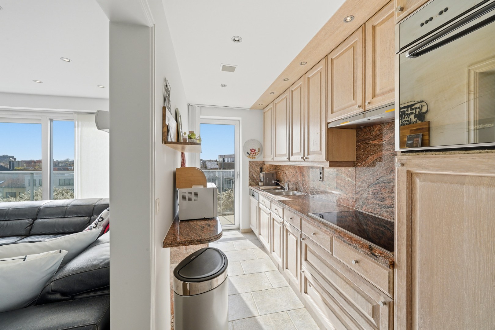Ruim appartement met 3 slaapkamers, 2 terrassen, garage en staanplaats in Oostende 