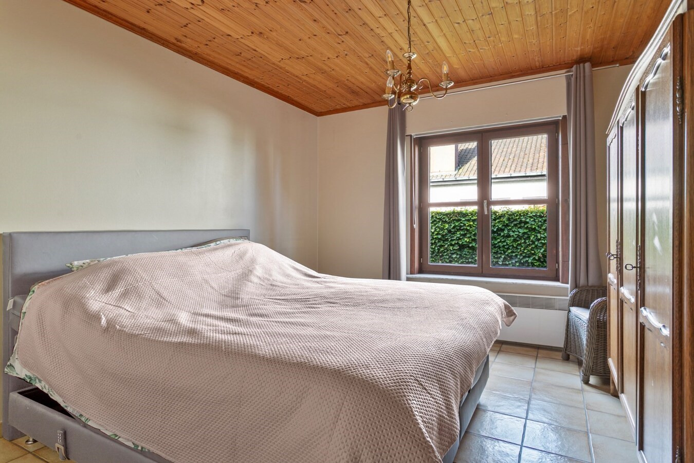 Gunstig gelegen villa met prachtig aangelegde tuin 