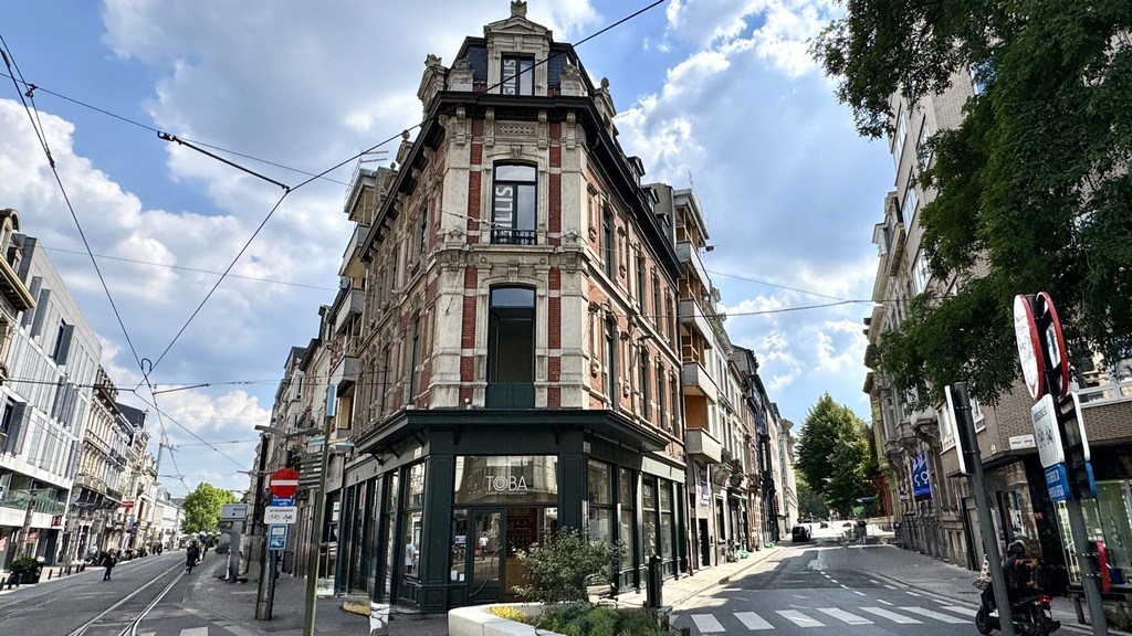 Kantoor te huur in gerenoveerd herenhuis in centrum Gent