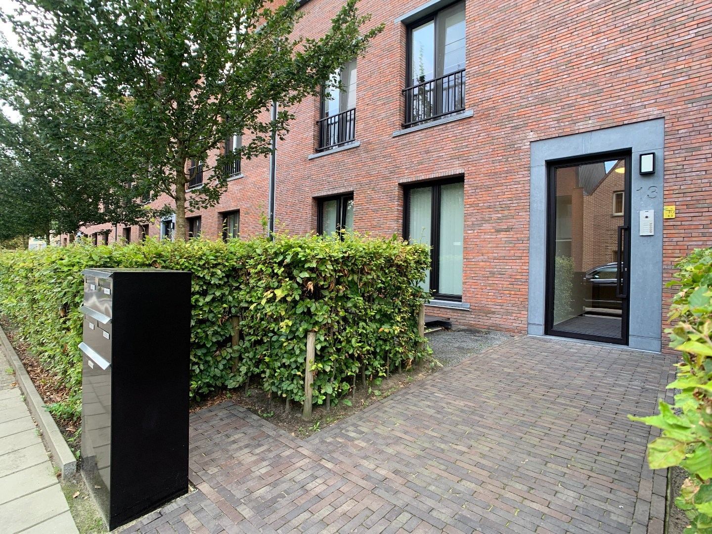 Recent gelijkvloers appartement met tuin, 2 slaapkamers en dressing 