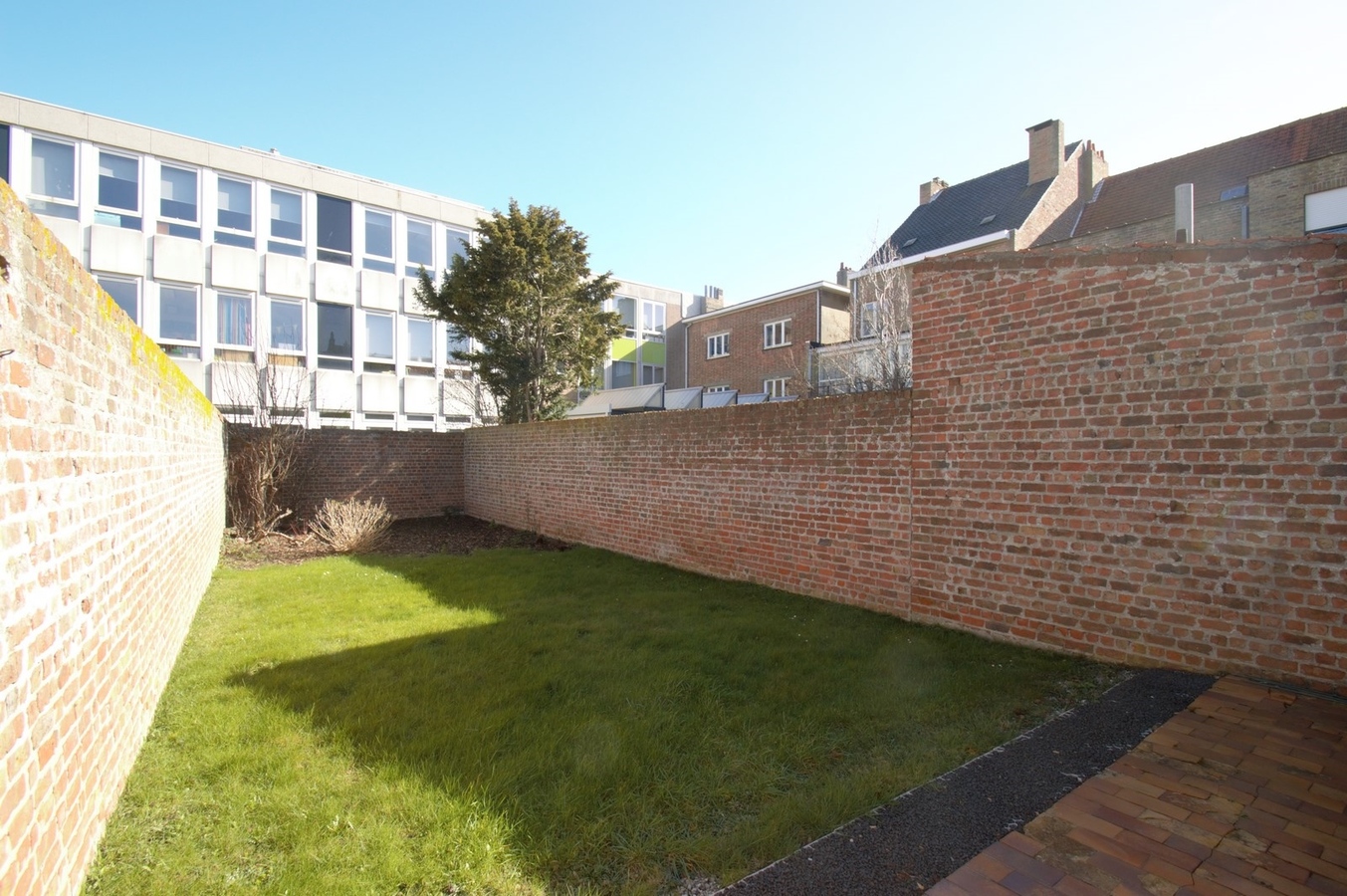 Goed gelegen, te renoveren woning met tuin - Heist 