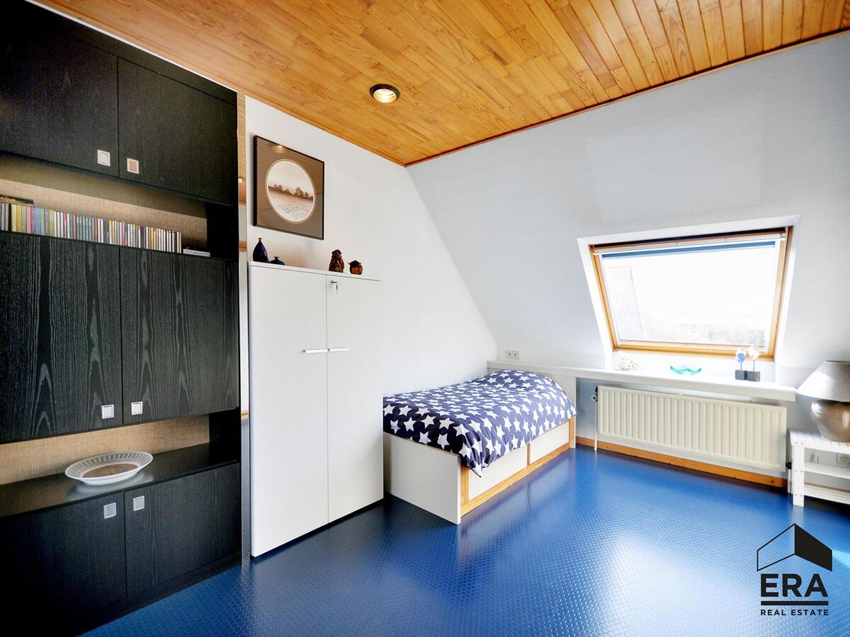 Dé ideale stadswoning. Gelegen in brede, doodlopende straat nabij UZ. 