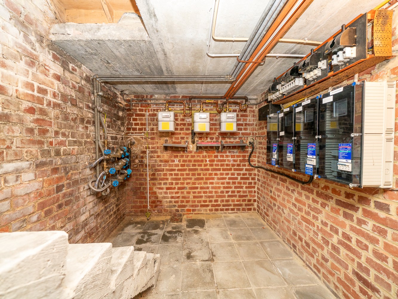 Opbrengsteigendom met 3 units op zeer gunstige locatie 