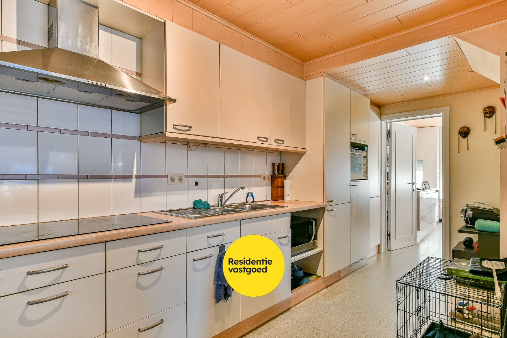 Halfopen woning met drie slaapkamers, tuin en garage 