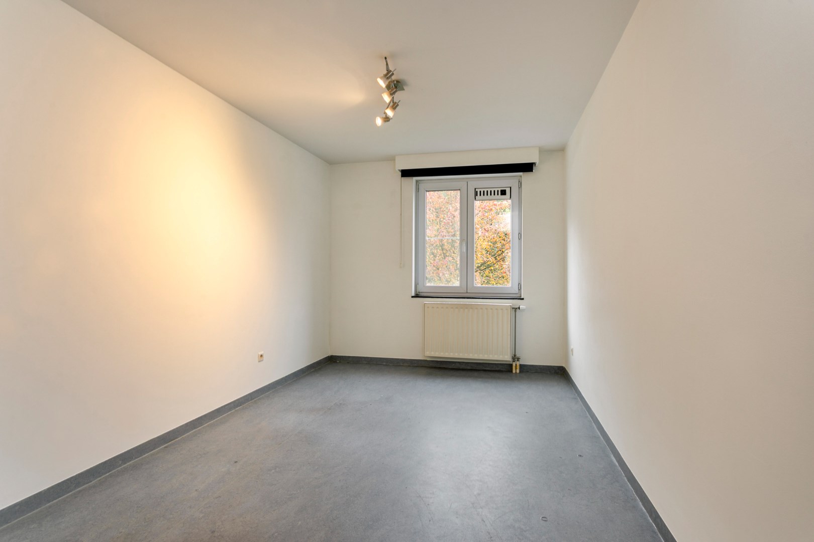 Goed gelegen woning met 3 slaapkamers en parkeerplaats - EPC 204 kWh/m² - bewoonbare oppervlakte 135m² 