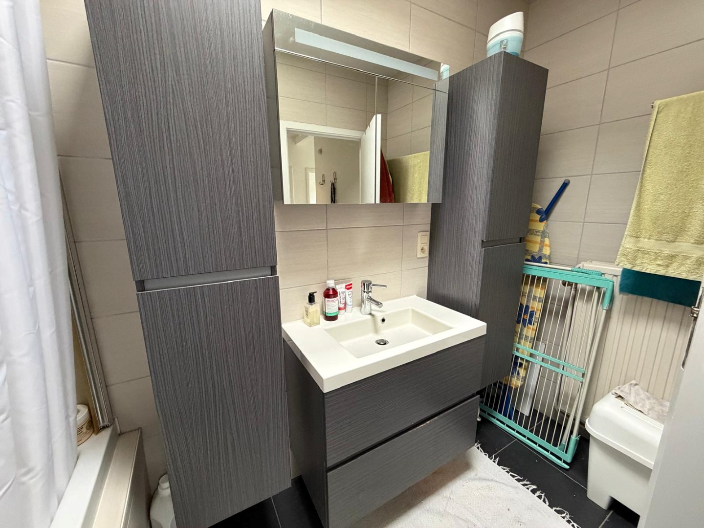 Ruim appartement met 2 slaapkamers en garage in het centrum van Geel 