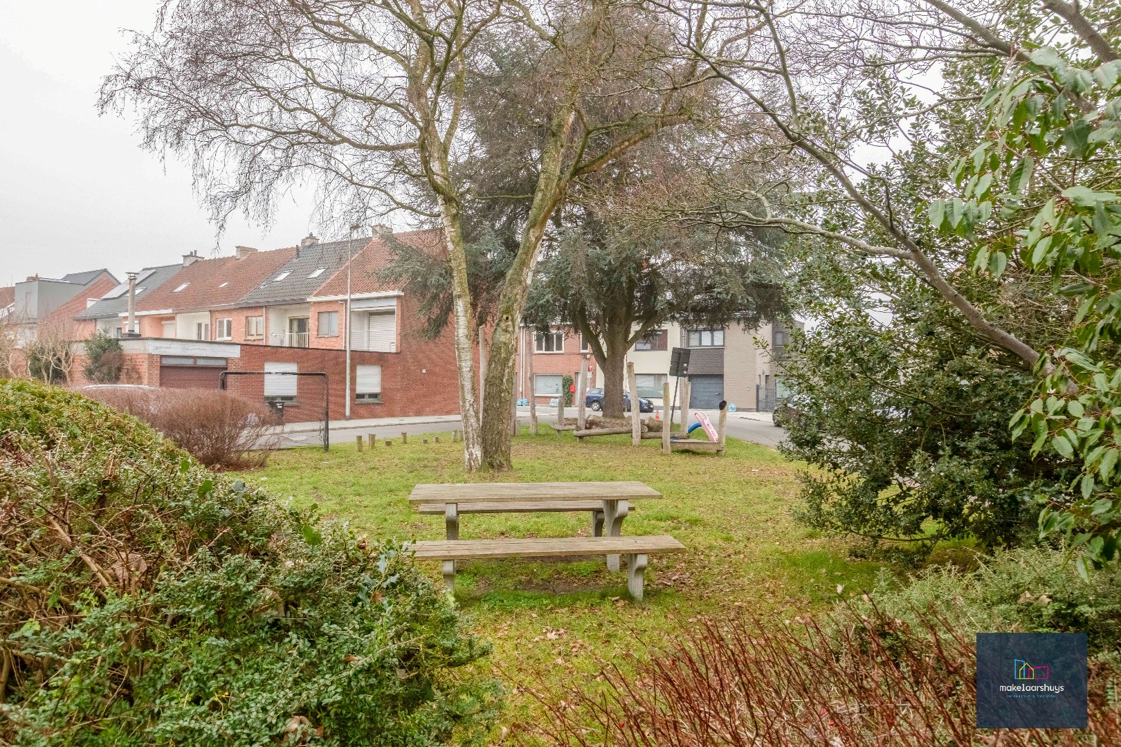 Te renoveren HOB met garage in Mariakerke 