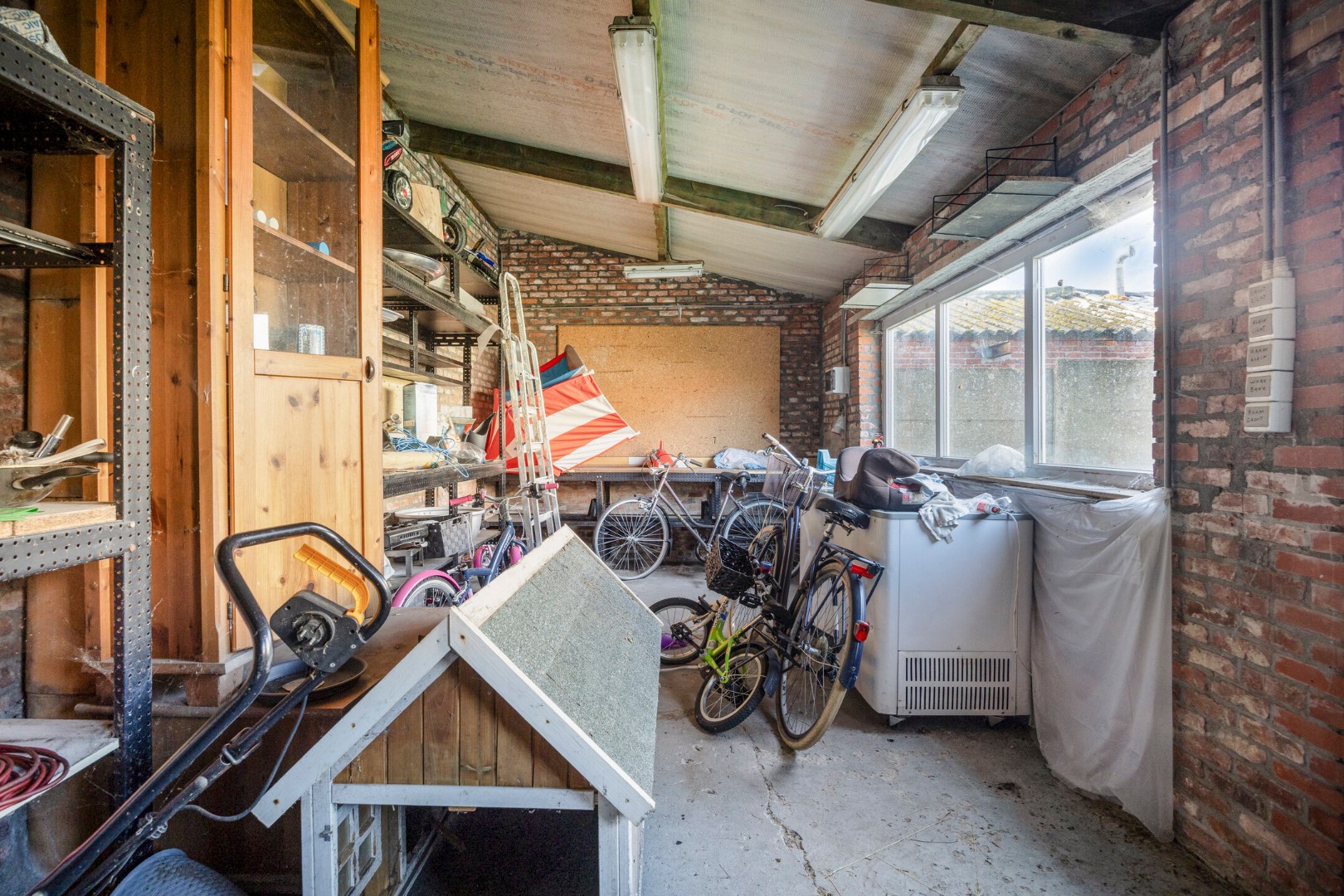 Instapklare woning met 4 à 6 slaapkamers en garage in hartje Leopoldsburg 