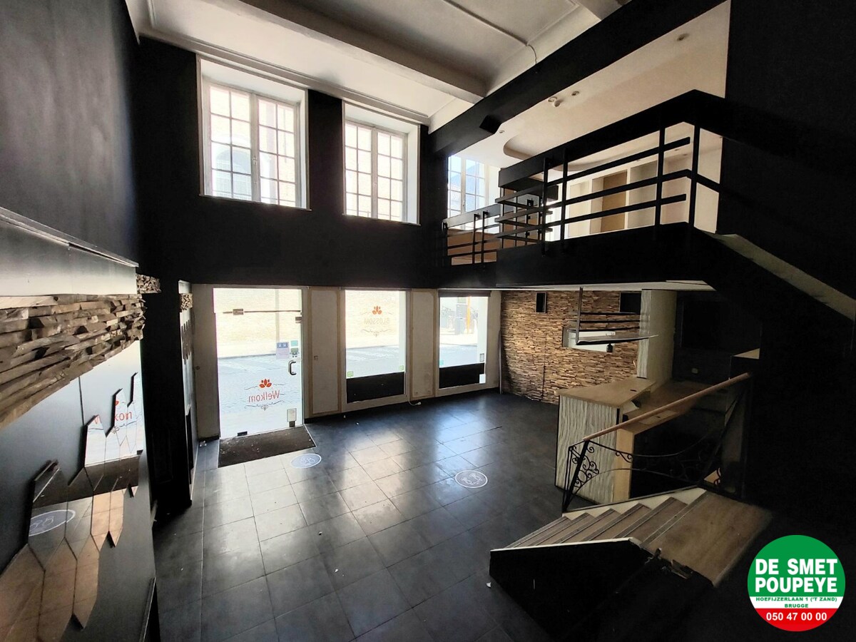 Handelsgelijkvloers nabij de Markt van Brugge 