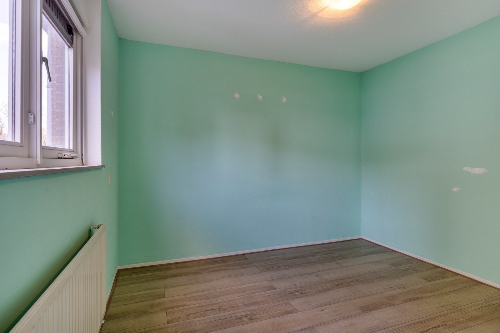 Royale hoek-eengezinswoning met 155 m² wooncomfort en 5 kamers, riante tuin en dakterras. 