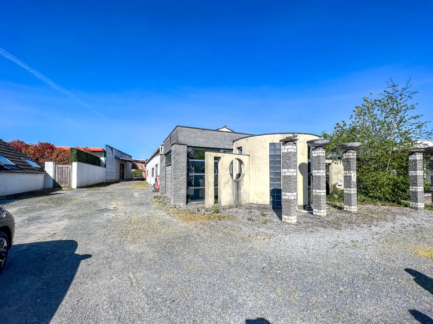 Ruime loods met kantoorvoorziening te Lichtervelde!