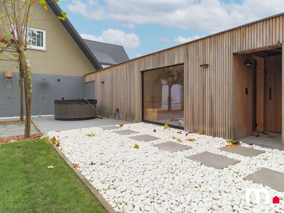 Sublieme Villa met 5 slaapkamers en Zwembad te Kortrijk ! 