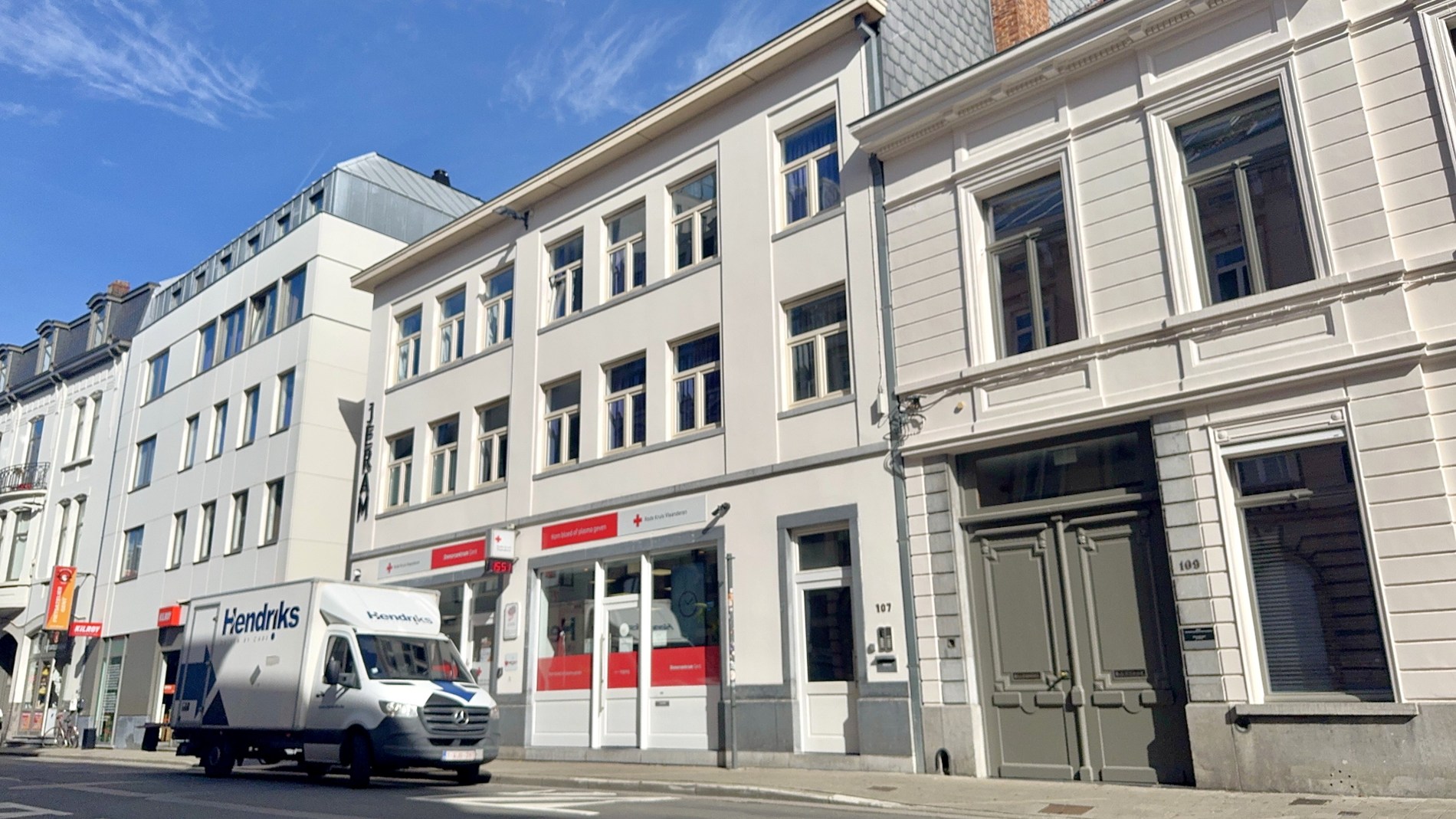 Commercieel gelijkvloers kantoor te huur in het centrum van Gent