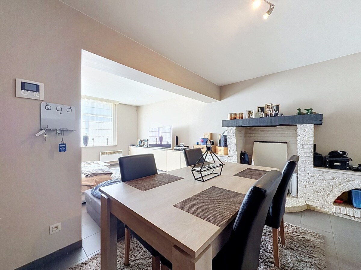 Verder te renoveren woning met garage en tuin nabij centrum Herzele 