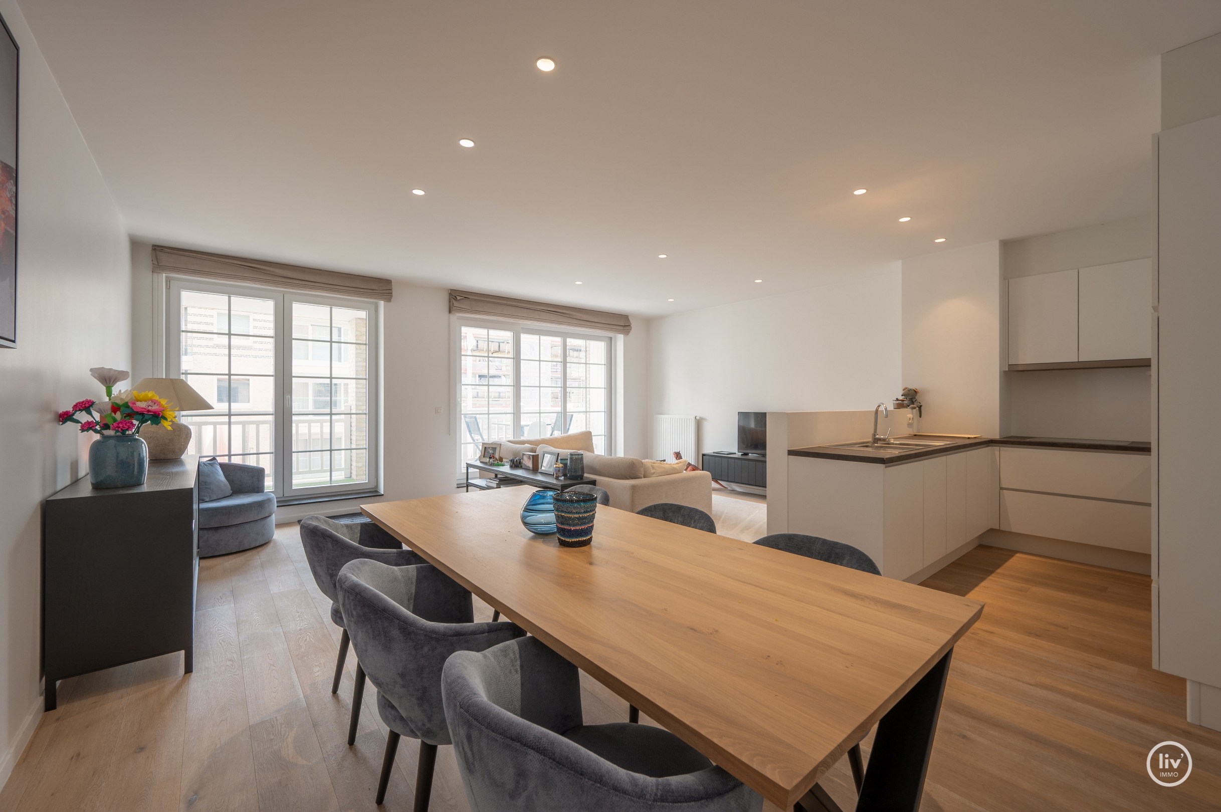 Appartement spacieux et récent (2015) avec une agréable terrasse dans un emplacement agréable sur l'avenue Léopold à Knokke. 