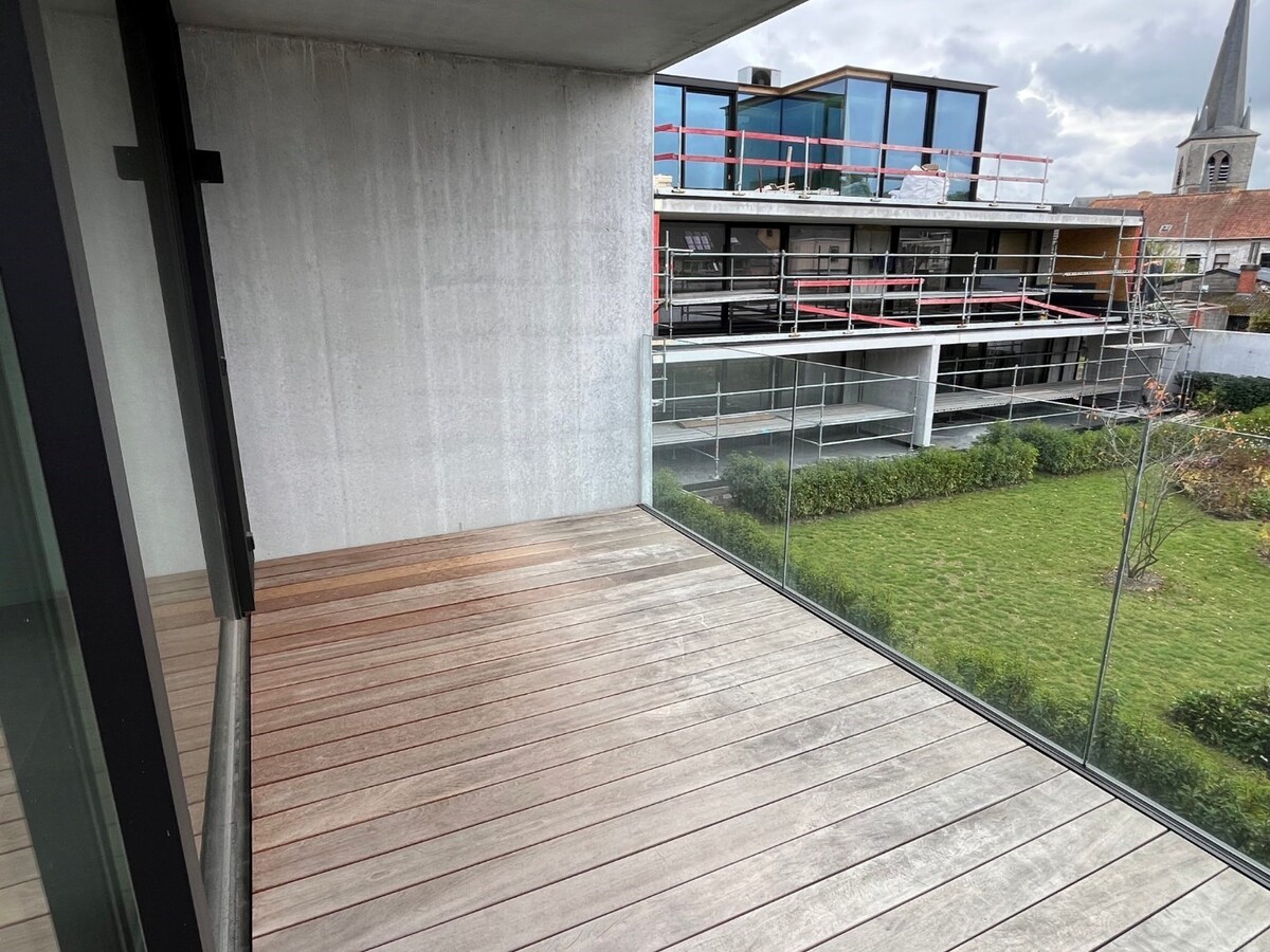 Ruim 2 slpk-appartement incl. staanplaats en kelderberging. 